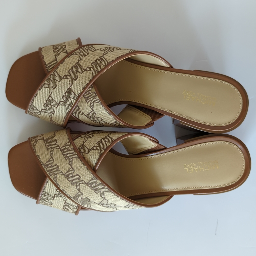 NWT Michael Kors Logo Sandals - Picture 2 of 5